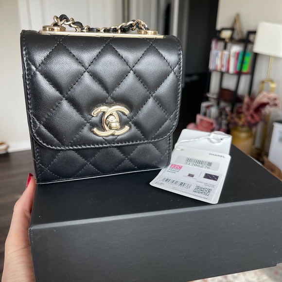 Chanel trendy cc mini black flap gold hardware - Picture 8 of 17